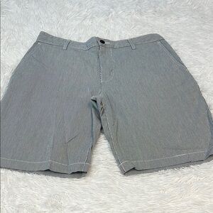 Dockers Gray Striped  Flat Front Shorts Casual Chino Style MENS SIZE 33